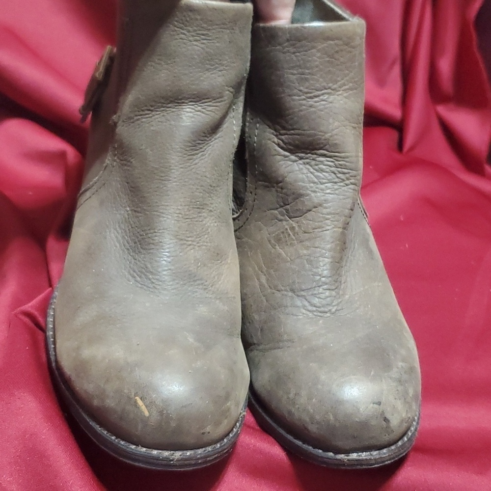 Caterpillar taupe brown heeled ankle boots with buckle detail - Picture 4 of 7